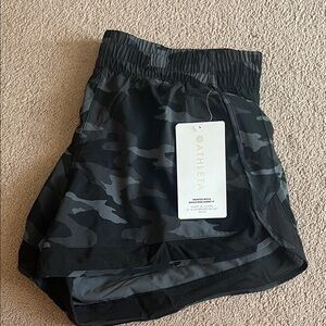 NWT Athleta Women's Gray Camo Athletic Shorts Size Medium